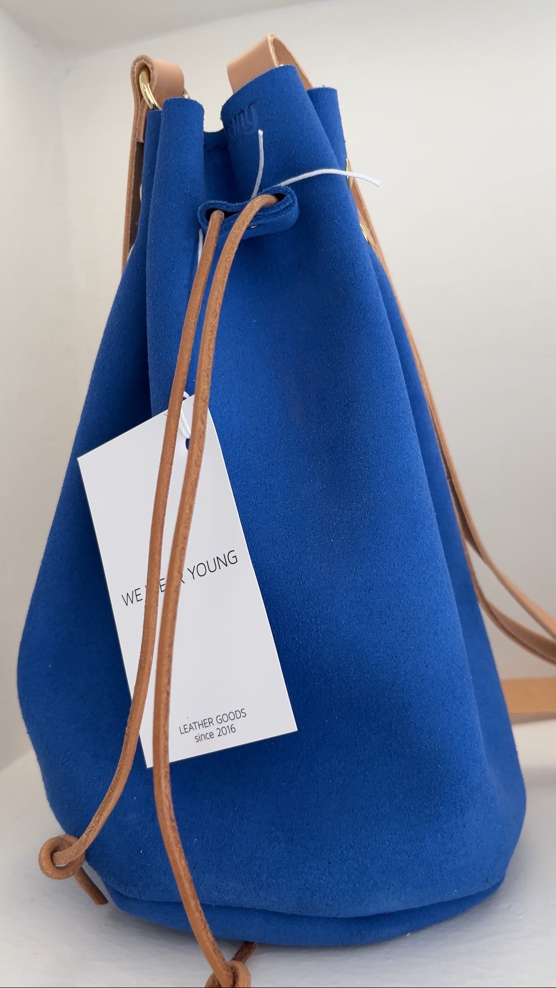 We Wear Young Mini πουγκί με λουρί (μπλε)